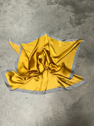 Yellow with zig zag rim scarf