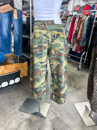 Mid Rise Crop Barrel Pants With Camo Print