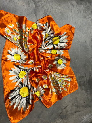 Daisy spring scarf