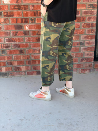 Mid Rise Crop Barrel Pants With Camo Print