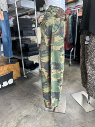 Mid Rise Crop Barrel Pants With Camo Print