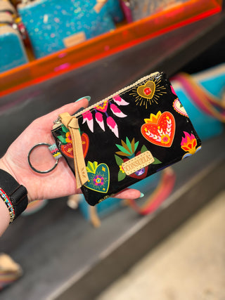 Pouch, Vida