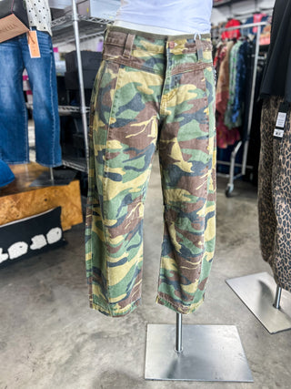 Mid Rise Crop Barrel Pants With Camo Print